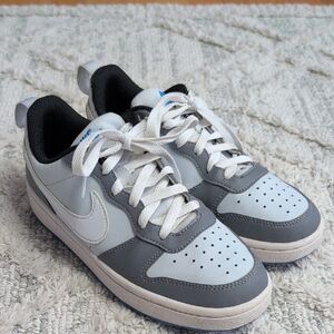 Nike Kids Gray and White Low-Top Sneakers with Black Lining